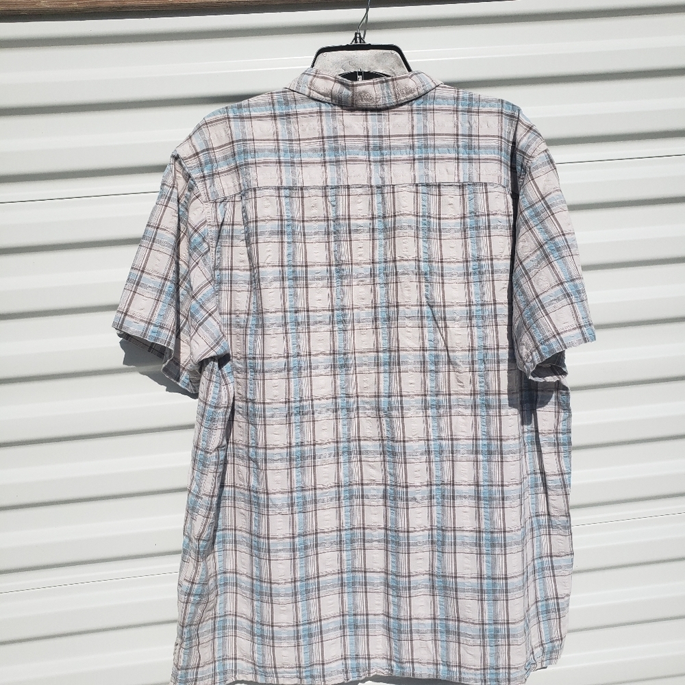 Columbia like new plaid short sleeve button down - Picture 7 of 8